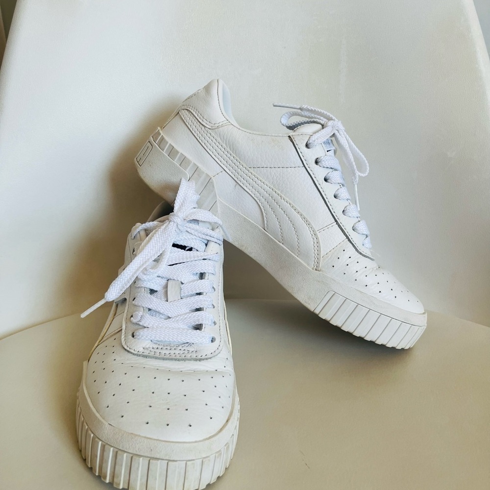 ❤️SOLD—-Puma Women's White Sneakers